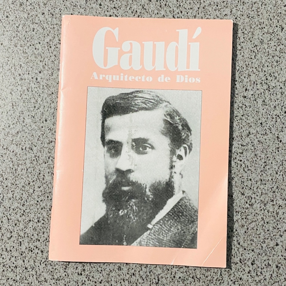 🌴 FREE Antoni Gaudí Bio Book In Spanish